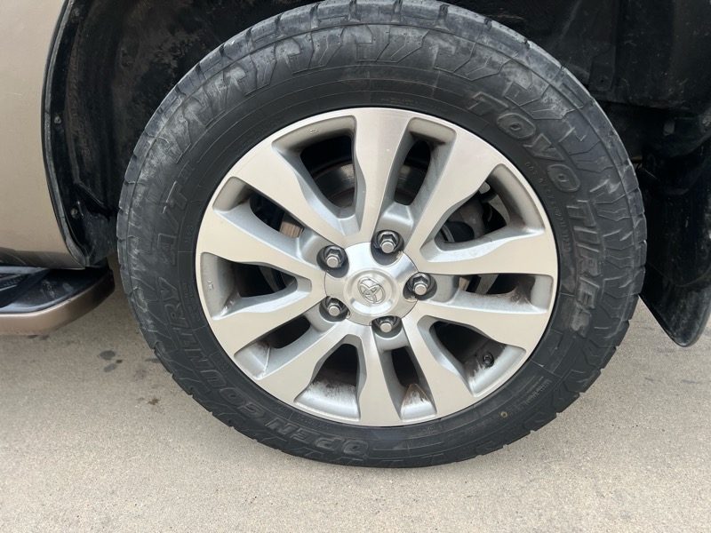 Toyota Sequoia Limited 4WD FFV 2014