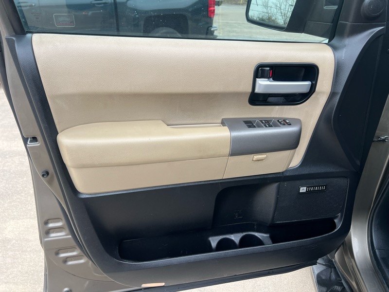 Toyota Sequoia Limited 4WD FFV 2014