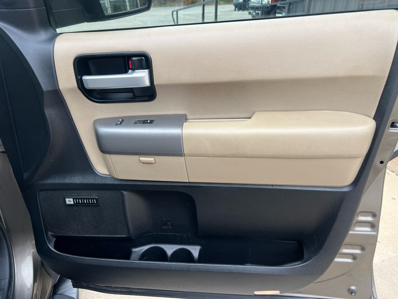 Toyota Sequoia Limited 4WD FFV 2014