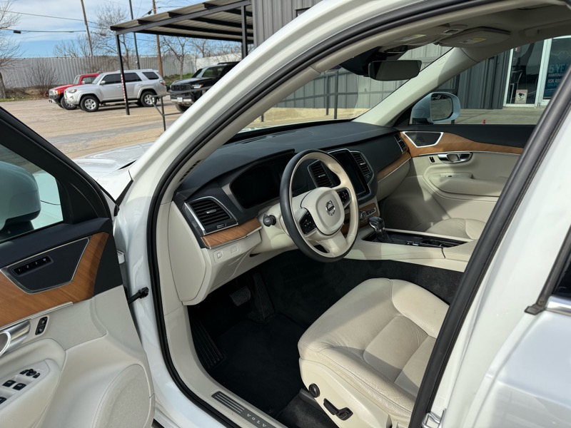 Volvo XC90 T6 Momentum AWD 2022