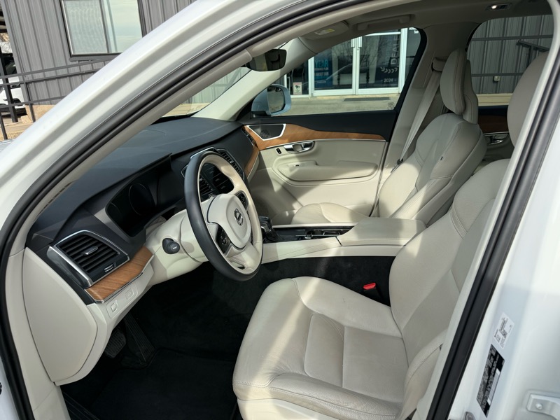 Volvo XC90 T6 Momentum AWD 2022