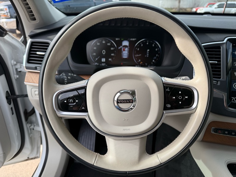 Volvo XC90 T6 Momentum AWD 2022
