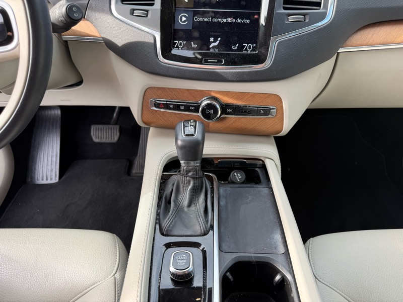 Volvo XC90 T6 Momentum AWD 2022