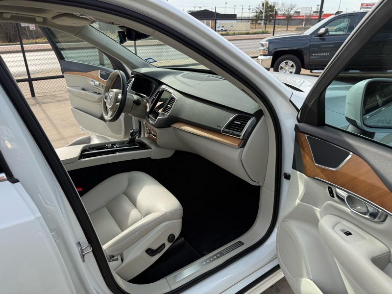 Volvo XC90 T6 Momentum AWD 2022