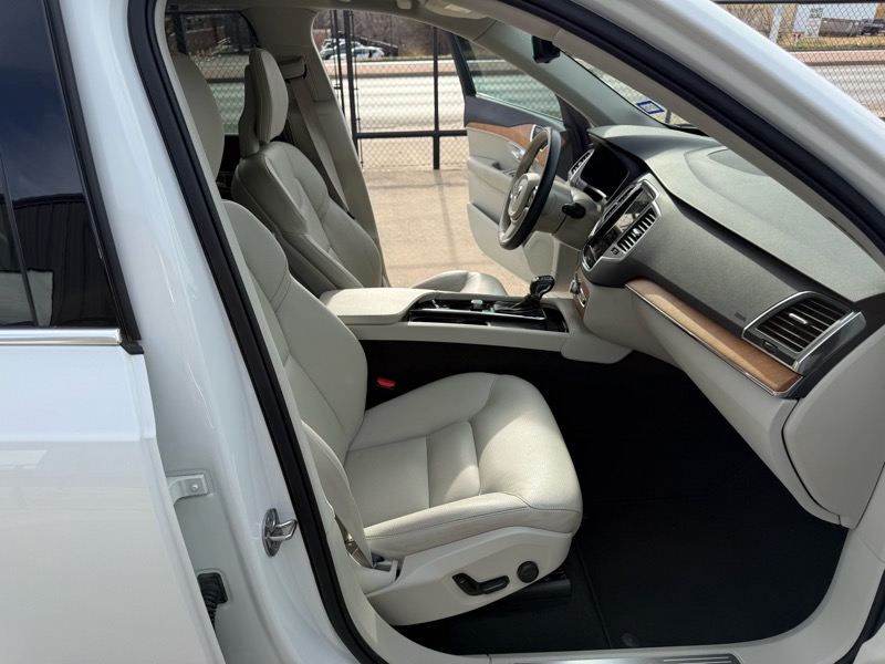 Volvo XC90 T6 Momentum AWD 2022