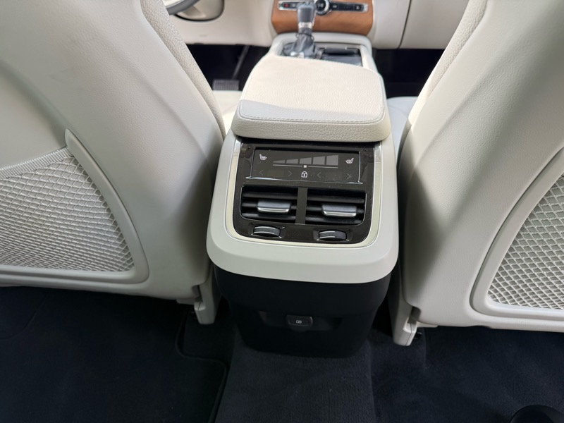 Volvo XC90 T6 Momentum AWD 2022