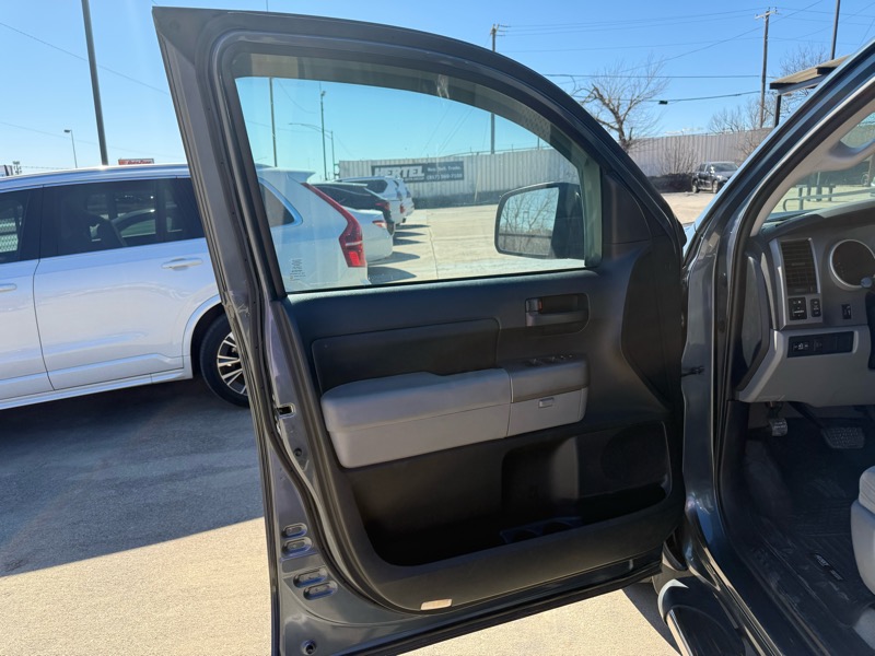 Toyota Tundra Tundra-Grade 5.7L Double Cab 2WD 2010