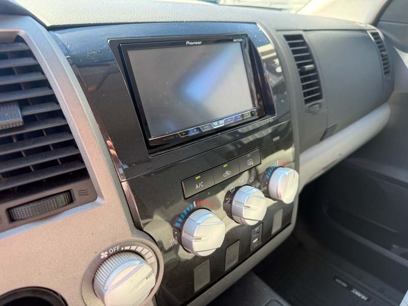 Toyota Tundra Tundra-Grade 5.7L Double Cab 2WD 2010