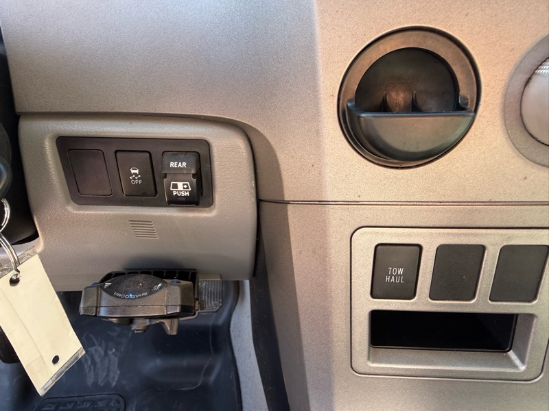 Toyota Tundra Tundra-Grade 5.7L Double Cab 2WD 2010