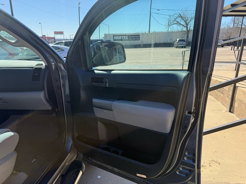 Toyota Tundra Tundra-Grade 5.7L Double Cab 2WD 2010