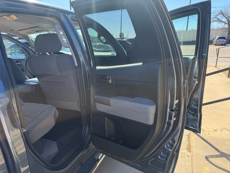 Toyota Tundra Tundra-Grade 5.7L Double Cab 2WD 2010