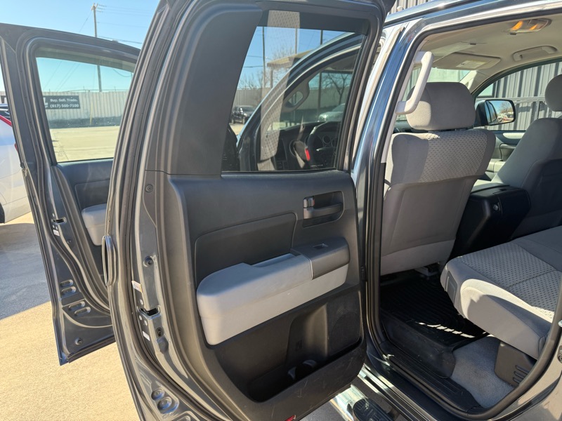 Toyota Tundra Tundra-Grade 5.7L Double Cab 2WD 2010