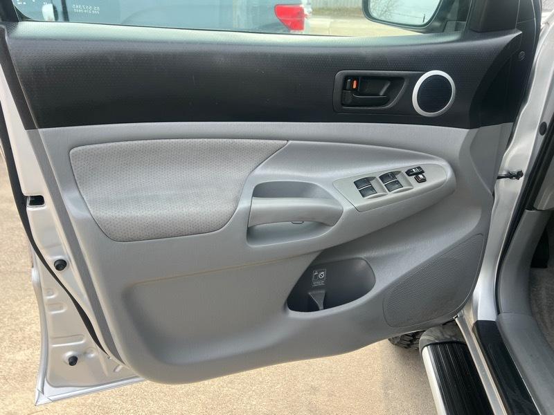 Toyota Tacoma PreRunner Double Cab V6 Auto 2WD 2011