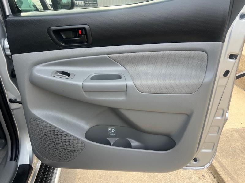 Toyota Tacoma PreRunner Double Cab V6 Auto 2WD 2011