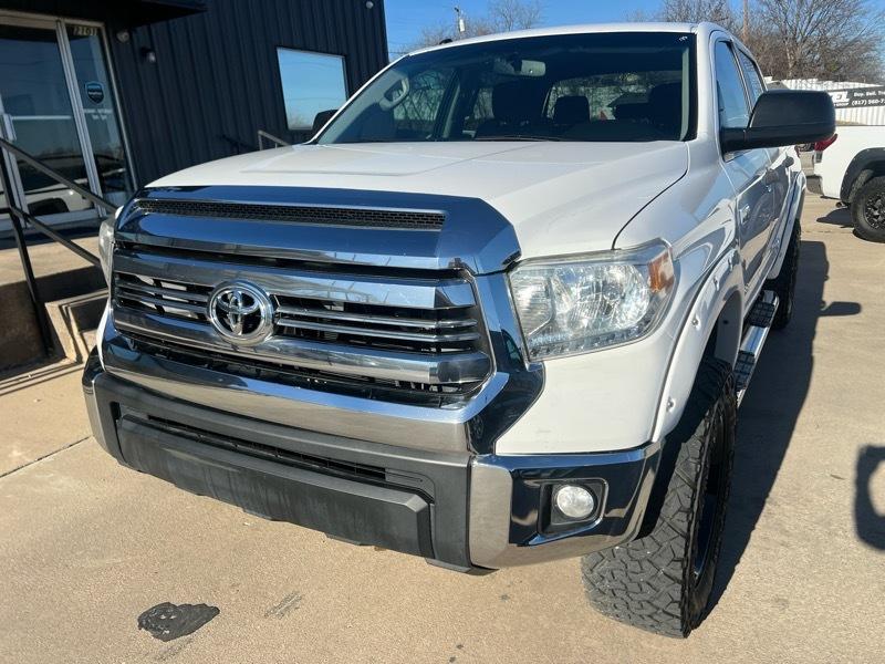 Toyota Tundra SR5 5.7L V8 FFV CrewMax 4WD 2016