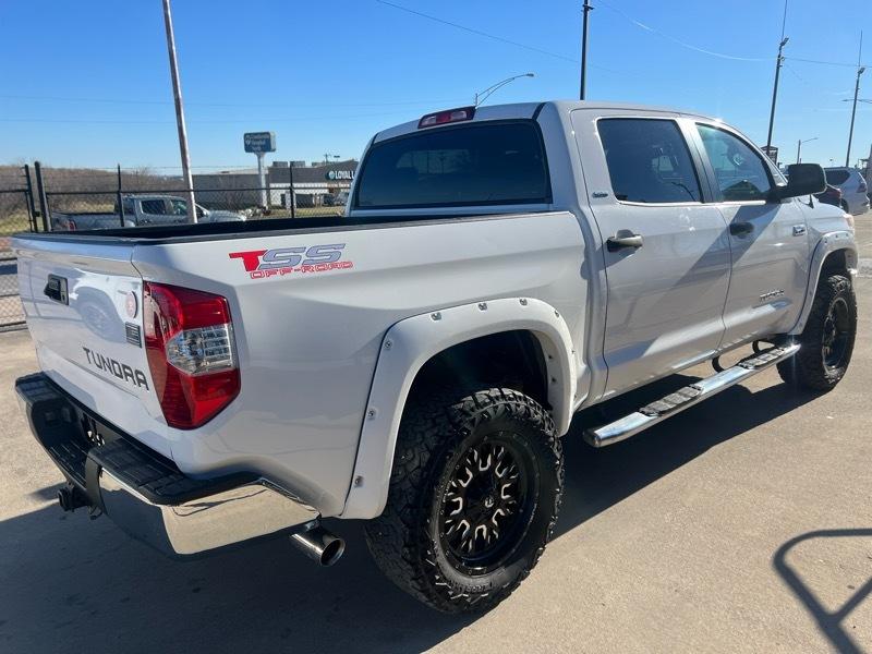 Toyota Tundra SR5 5.7L V8 FFV CrewMax 4WD 2016