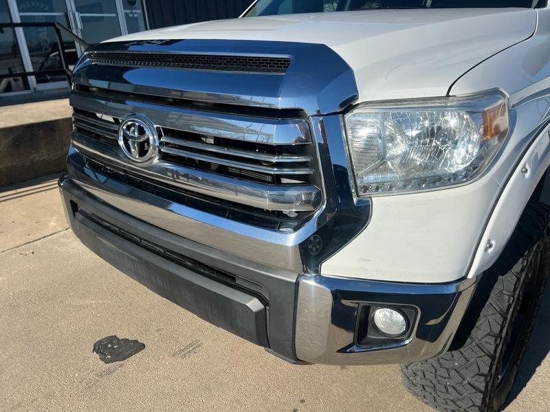 Toyota Tundra SR5 5.7L V8 FFV CrewMax 4WD 2016