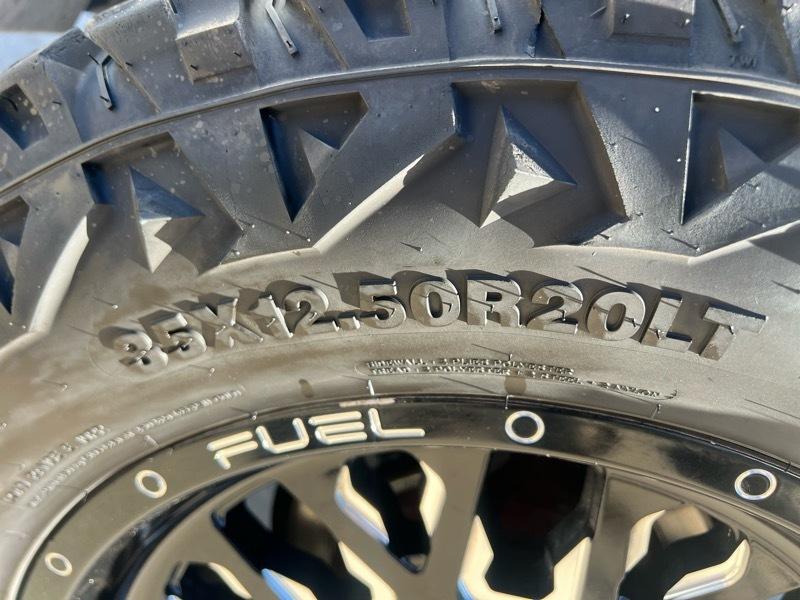 Toyota Tundra SR5 5.7L V8 FFV CrewMax 4WD 2016