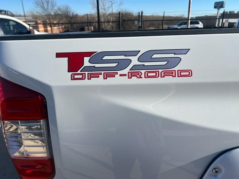 Toyota Tundra SR5 5.7L V8 FFV CrewMax 4WD 2016