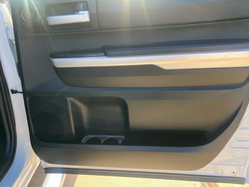 Toyota Tundra SR5 5.7L V8 FFV CrewMax 4WD 2016