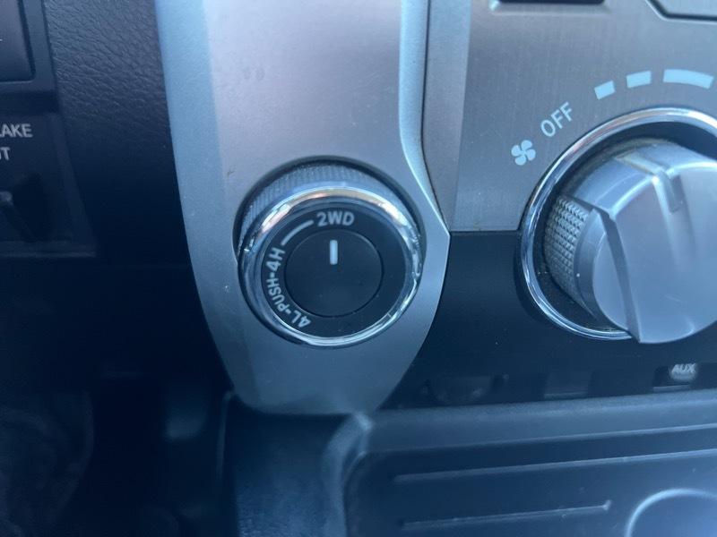 Toyota Tundra SR5 5.7L V8 FFV CrewMax 4WD 2016