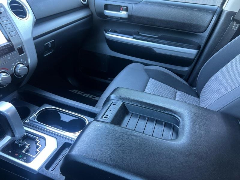 Toyota Tundra SR5 5.7L V8 FFV CrewMax 4WD 2016