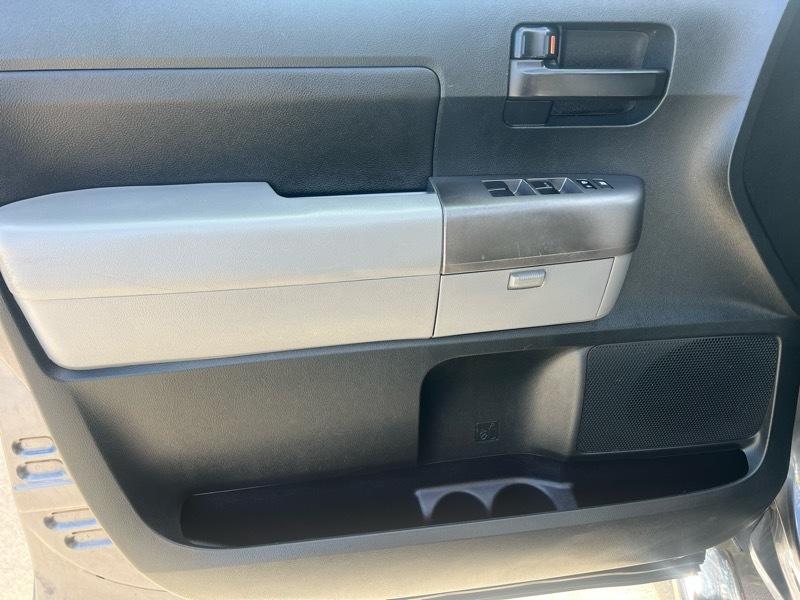 Toyota Tundra 2WD CrewMax 145.7" 5.7L SR5 (Natl) 2012