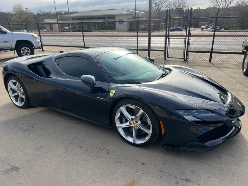 Ferrari SF90 Spider
SF90 Spider Base 2023