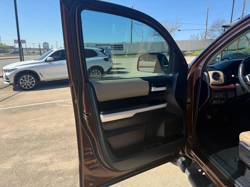 Toyota Tundra Limited 5.7L CrewMax 2WD 2015