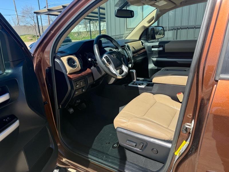 Toyota Tundra Limited 5.7L CrewMax 2WD 2015