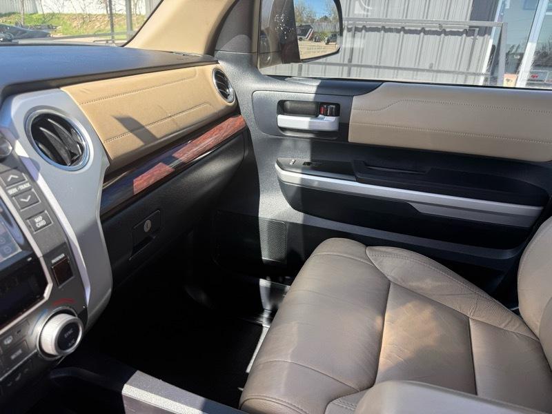 Toyota Tundra Limited 5.7L CrewMax 2WD 2015