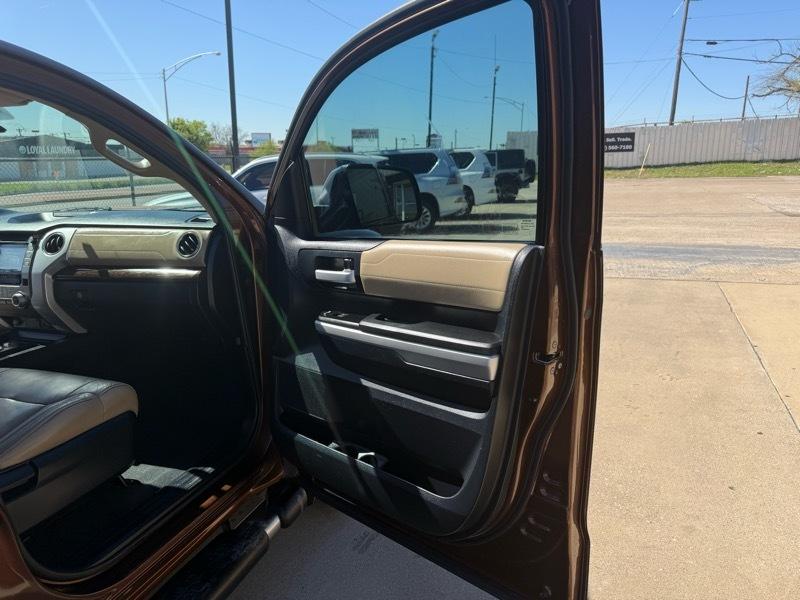 Toyota Tundra Limited 5.7L CrewMax 2WD 2015