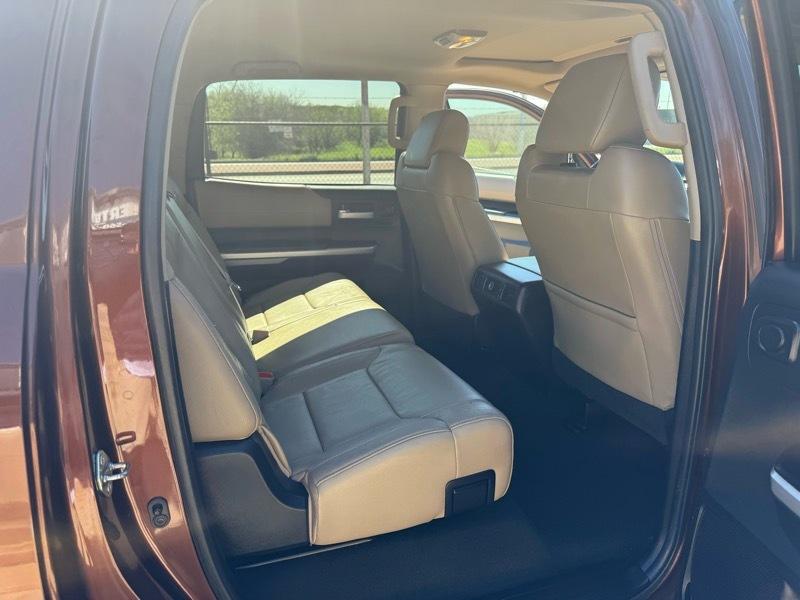Toyota Tundra Limited 5.7L CrewMax 2WD 2015