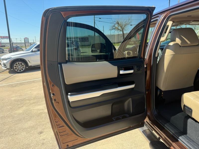 Toyota Tundra Limited 5.7L CrewMax 2WD 2015