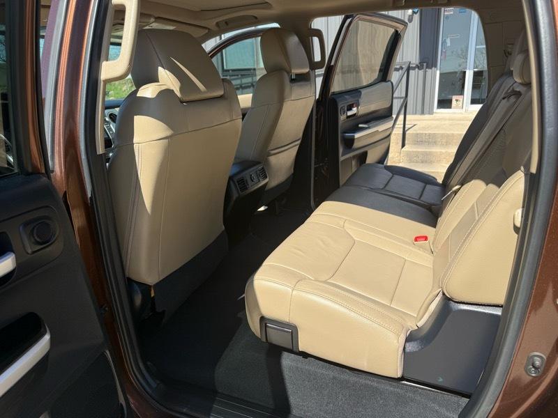 Toyota Tundra Limited 5.7L CrewMax 2WD 2015