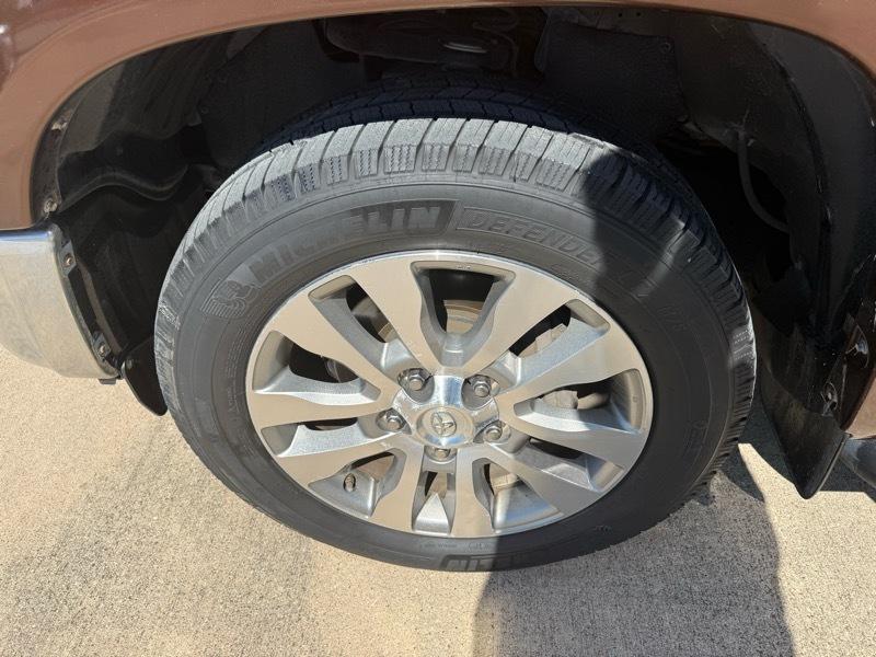 Toyota Tundra Limited 5.7L CrewMax 2WD 2015