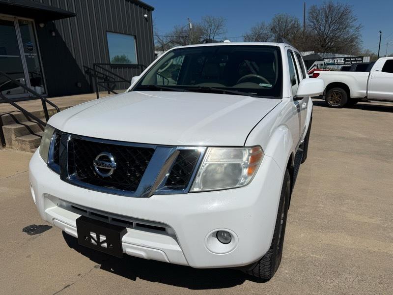 Nissan Pathfinder LE 4WD 2011