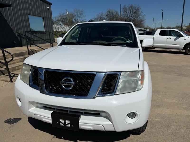 Nissan Pathfinder LE 4WD 2011