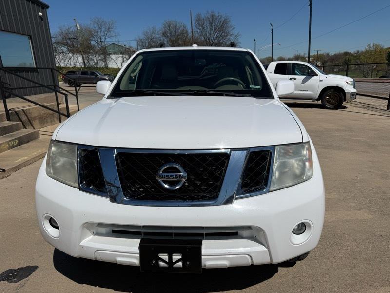 Nissan Pathfinder LE 4WD 2011