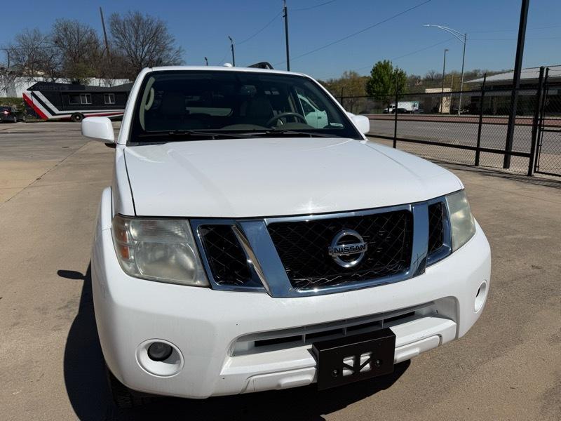 Nissan Pathfinder LE 4WD 2011