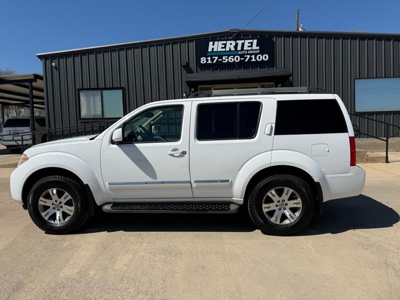 Nissan Pathfinder LE 4WD 2011