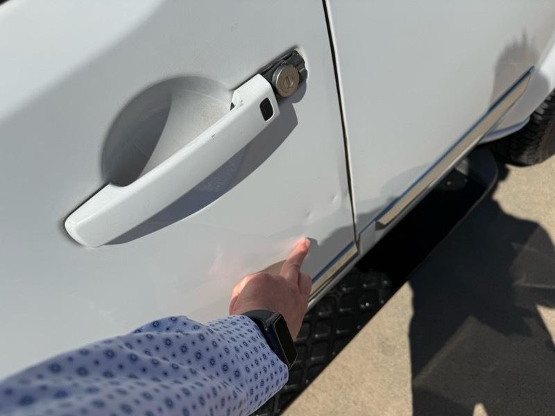 Nissan Pathfinder LE 4WD 2011