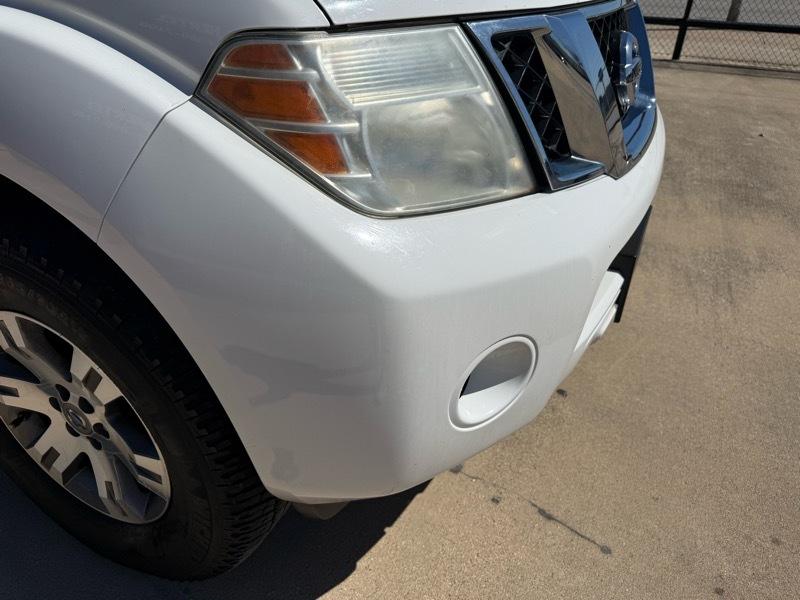 Nissan Pathfinder LE 4WD 2011