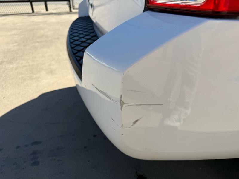 Nissan Pathfinder LE 4WD 2011