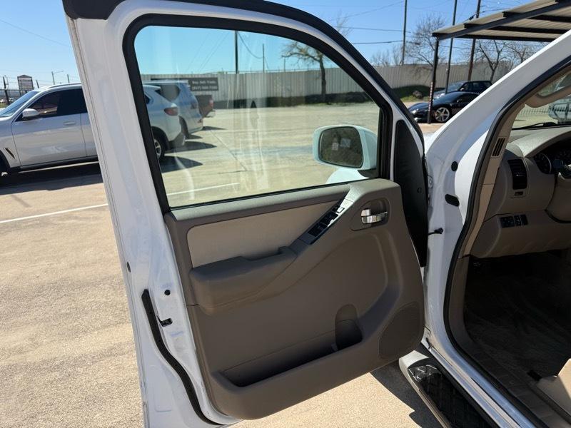 Nissan Pathfinder LE 4WD 2011