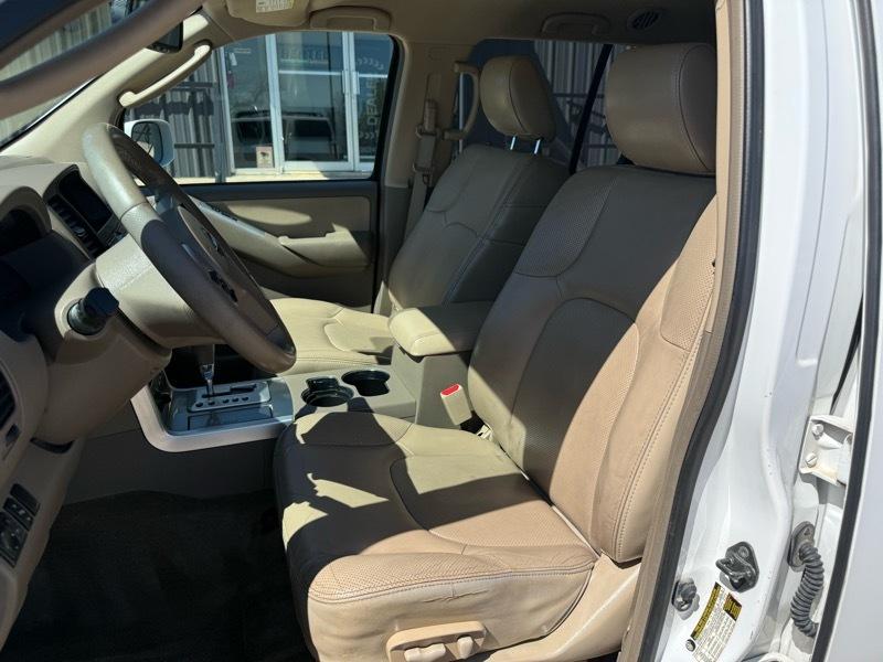 Nissan Pathfinder LE 4WD 2011