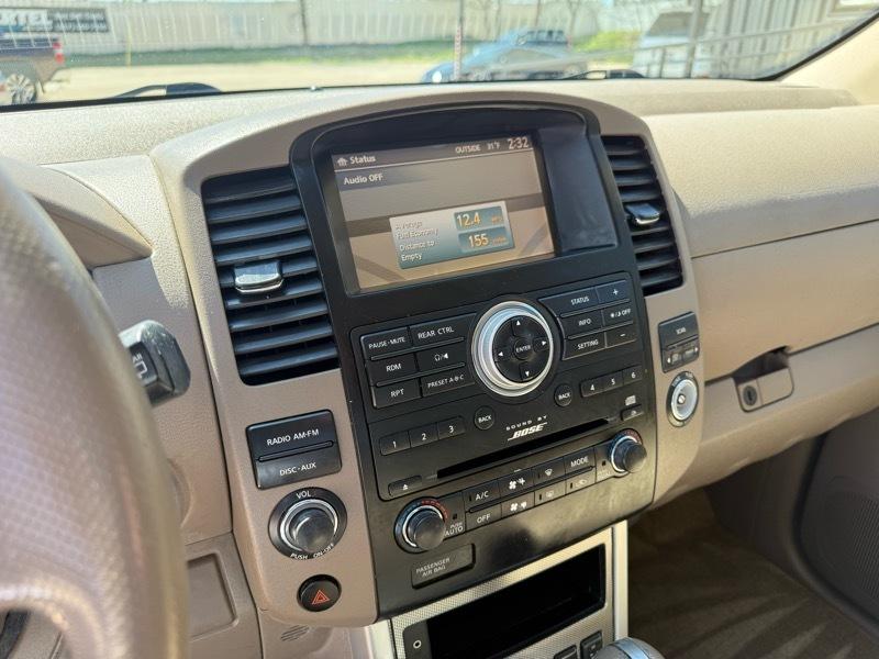 Nissan Pathfinder LE 4WD 2011