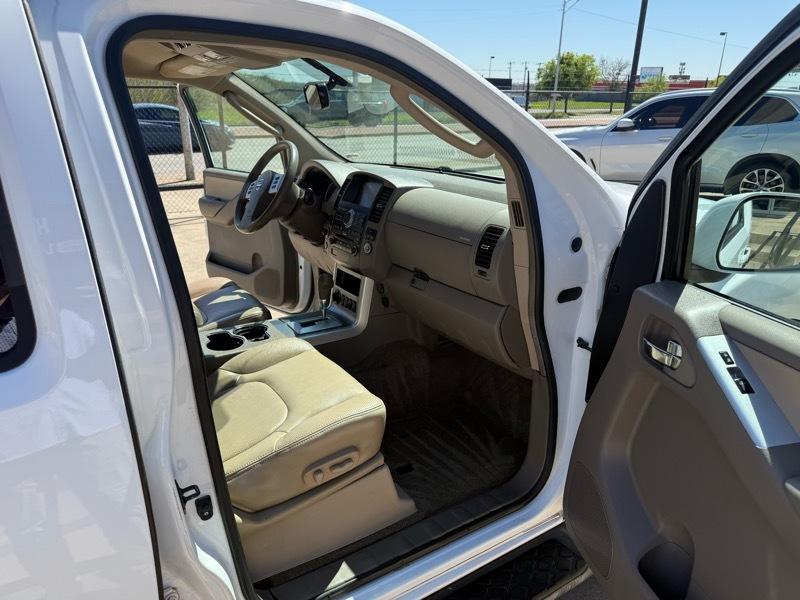 Nissan Pathfinder LE 4WD 2011