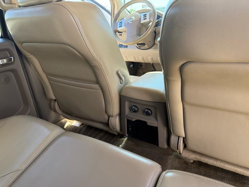 Nissan Pathfinder LE 4WD 2011