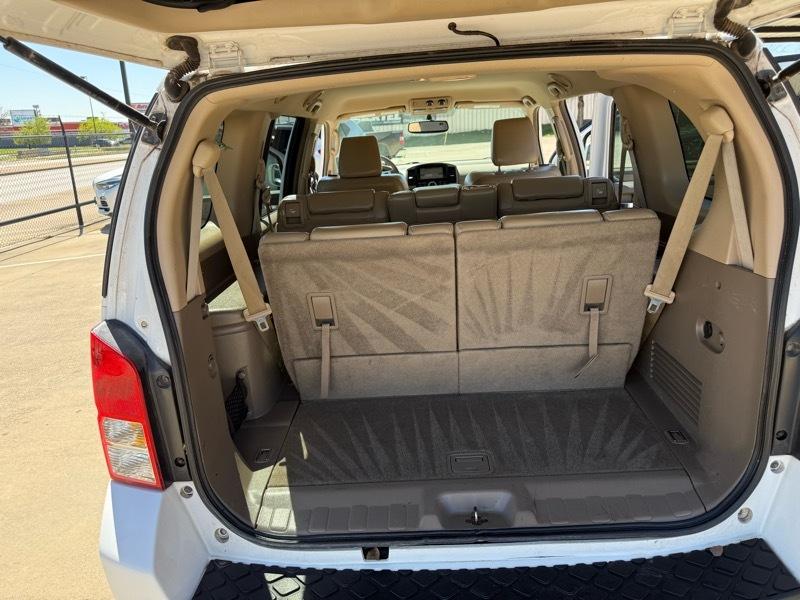 Nissan Pathfinder LE 4WD 2011